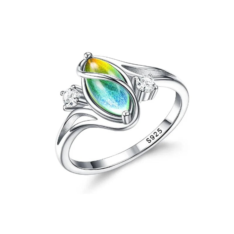 💍💎 Geometric-shaped ladies' ring, set with an oval green moonstone and cubic zirconia—modern and stylish, comfortable for everyday wear ✨