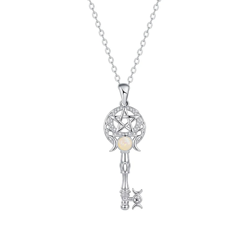 🔮 Shining Key Necklace – Delicate shine, elegant and lightweight – A perfect gift choice for special moments ✨
