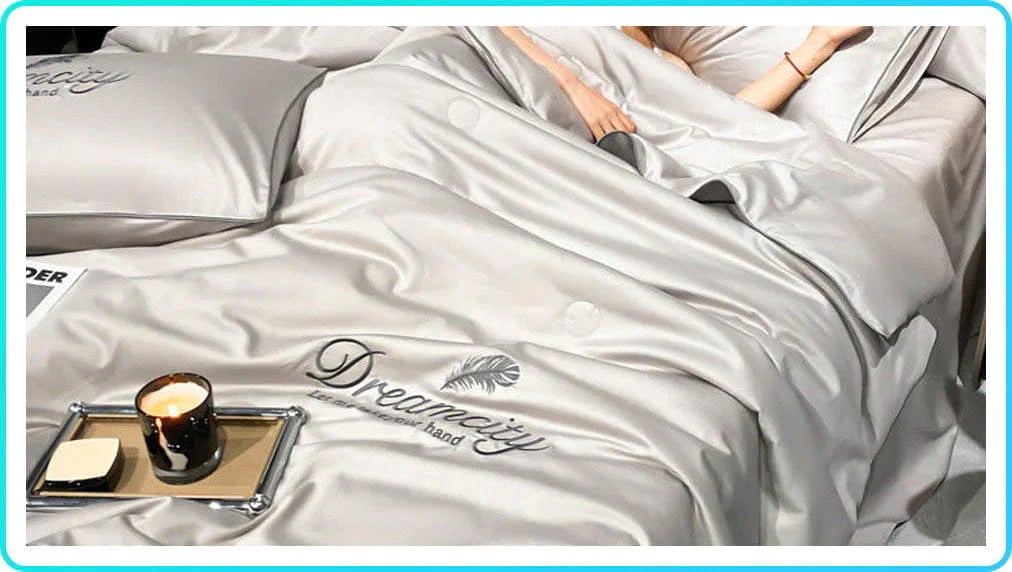 (Free Shipping)Summer Simple Ice Silk Quilt