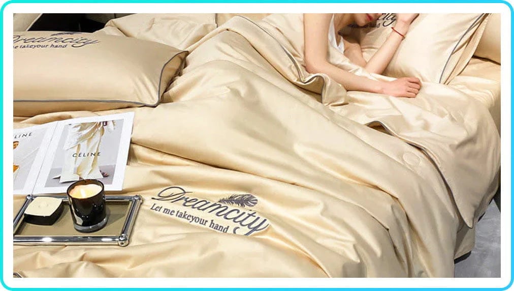 (Free Shipping)Summer Simple Ice Silk Quilt