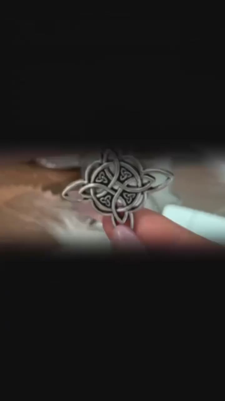 🌙 Witch's Knot Necklace