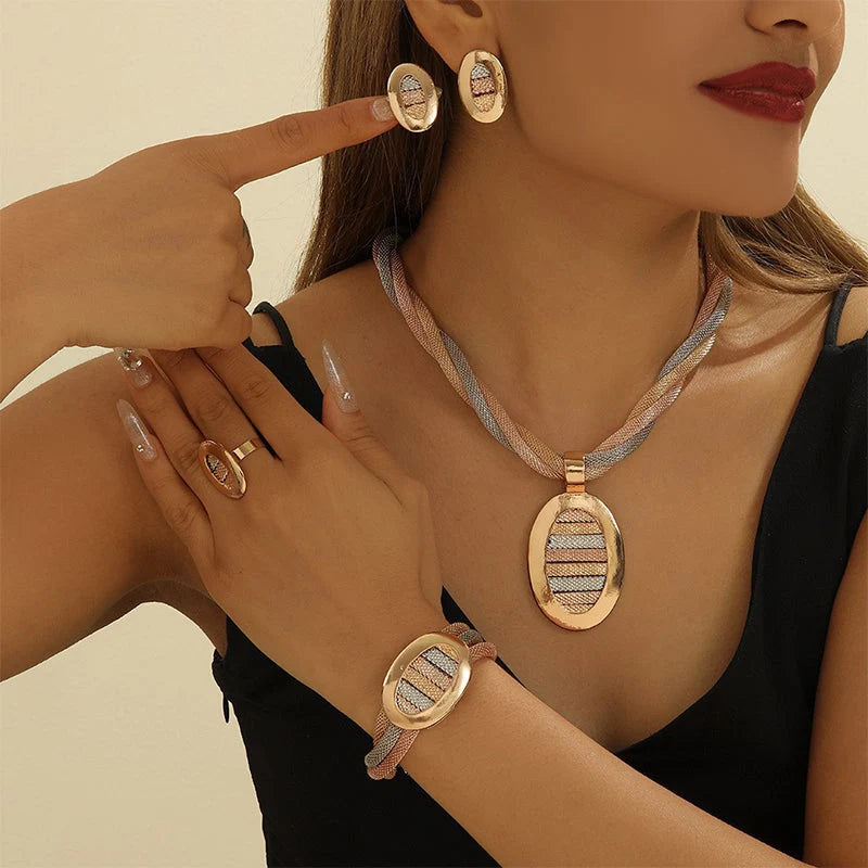 💎 50% off! 📿 Exquisite four-piece rhinestone jewelry set, dazzling and eye-catching 💛